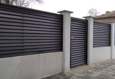 Каква врата е подходяща за двор 1